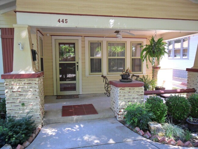 Building Photo - Wonderful 445 College Avenue 3 bdrm 1 bath...