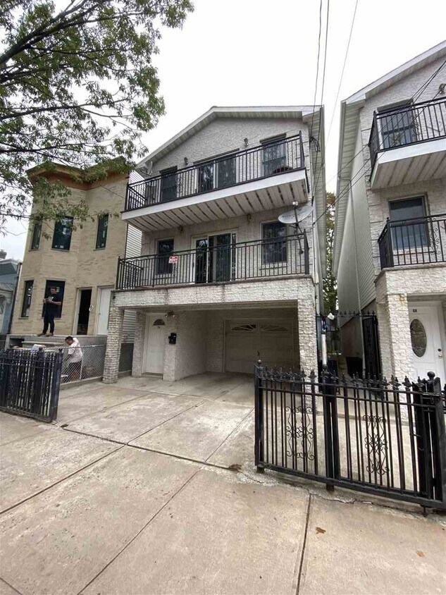 Primary Photo - 70 Lincoln St
