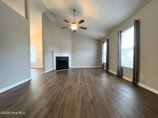 Foto del edificio - 477 Northwoods Dr