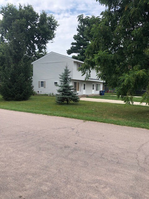 Primary Photo - 3201 Lakeshore Dr