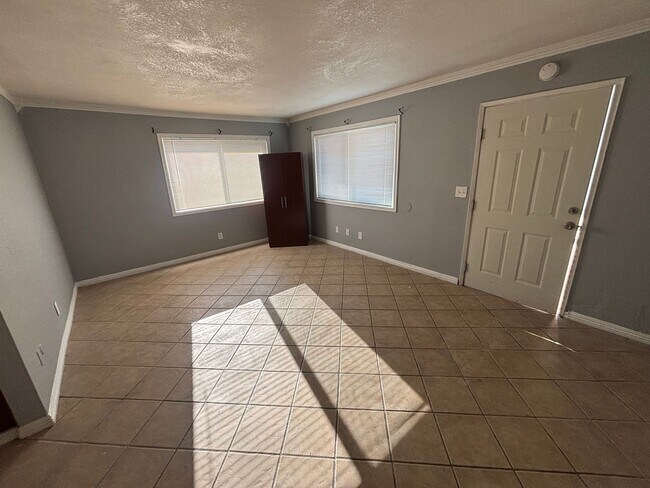 Foto del edificio - Charming 2-Bedroom Condo in Bouquet Canyon Village, Saugus!