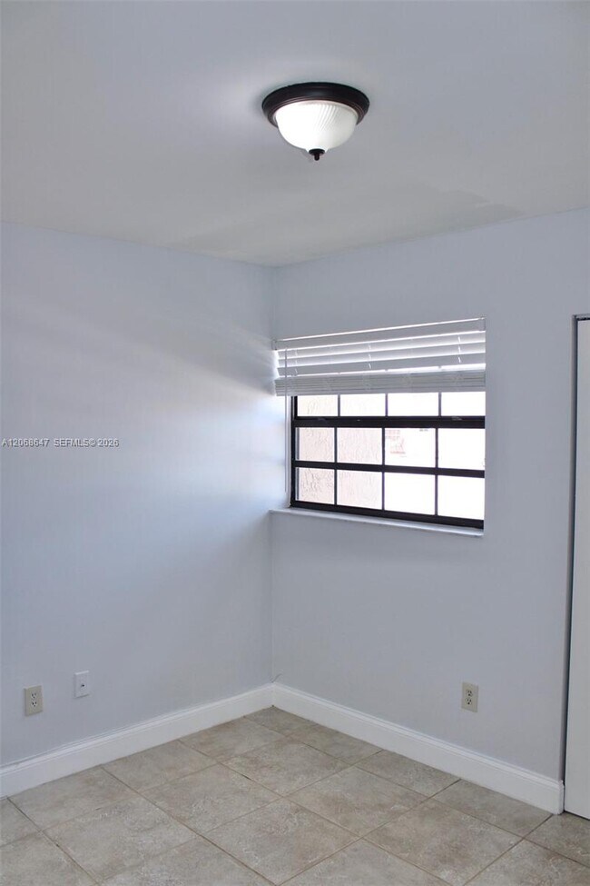 Foto del edificio - 2728 W 74th St