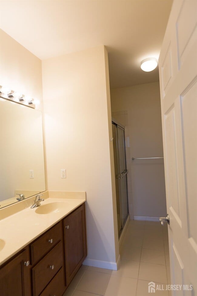 Foto del edificio - 1443 Sierra Dr