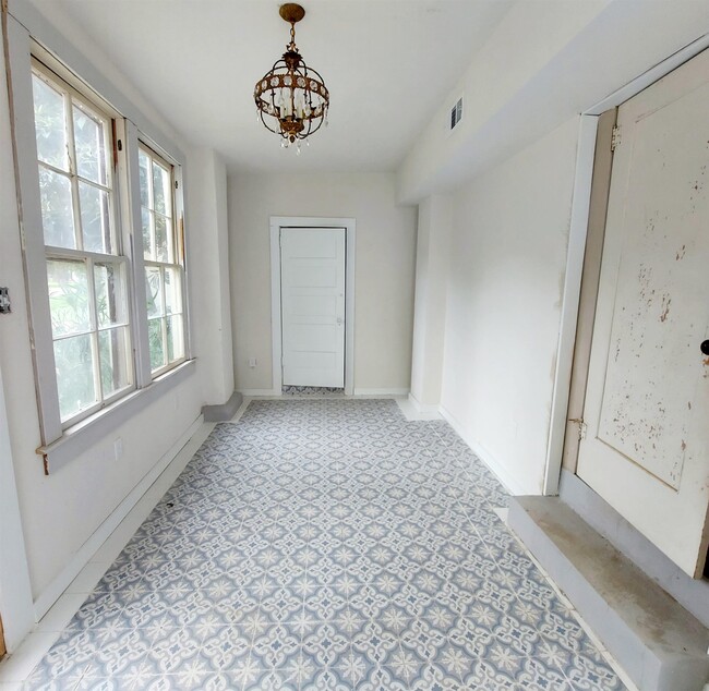 Building Photo - 123 Hudson Dr