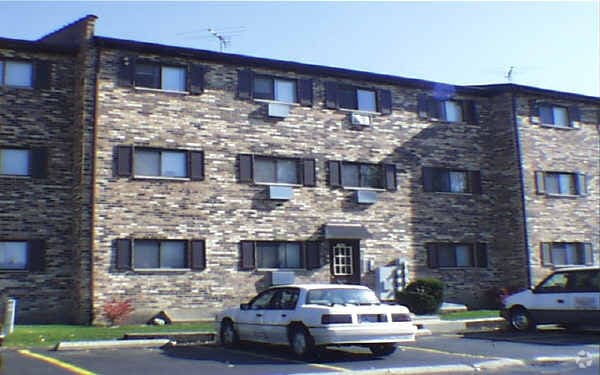 Building Photo - 1545 N Silver Ln