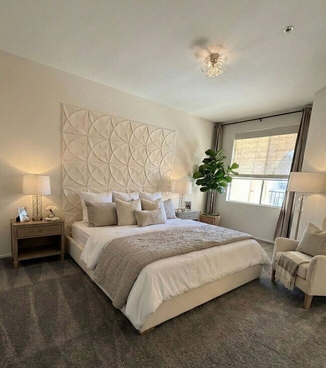 Foto del edificio - Luxury Living at Watermarke | Huge 1BR + Den | 2 Parking Spots