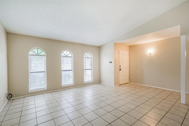 Foto del edificio - 6615 Blue Ridge Dr