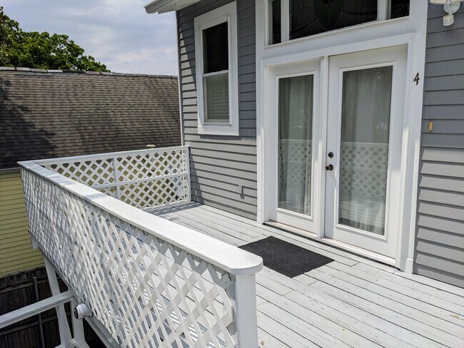 Private deck - 5940 Laurel St