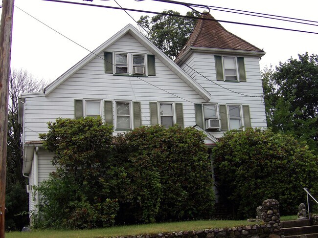 Lovely Victorian - 111 Bartholdi Ave