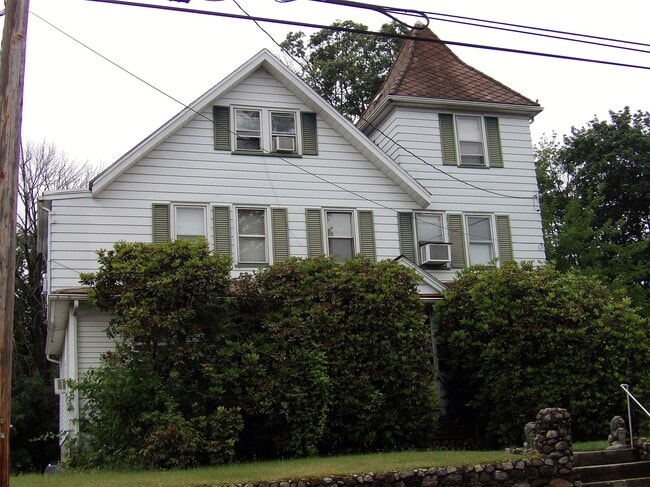 Lovely Victorian - 111 Bartholdi Ave