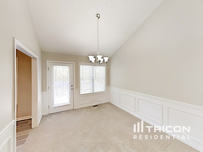 Foto del edificio - 7134 Creeksong Dr
