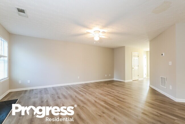 Building Photo - 2619 S Hills
