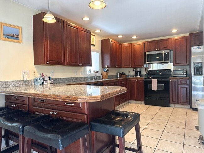 Building Photo - Winter Rental: Available Now-June 30th