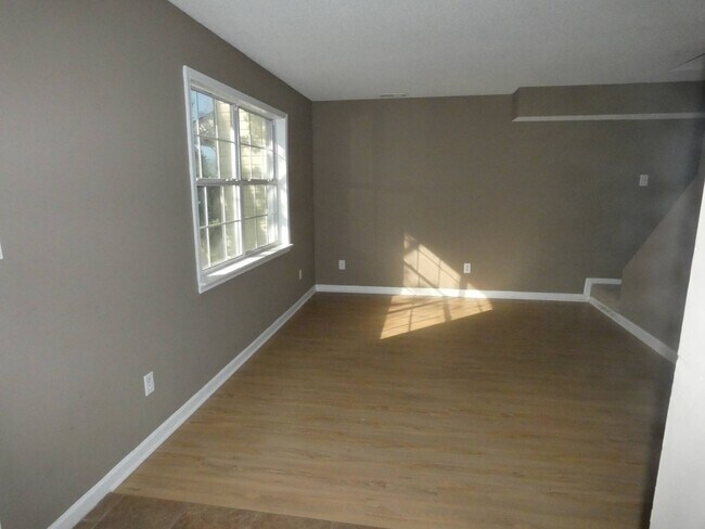Foto del edificio - Updated townhome convenient to Coastal Car...