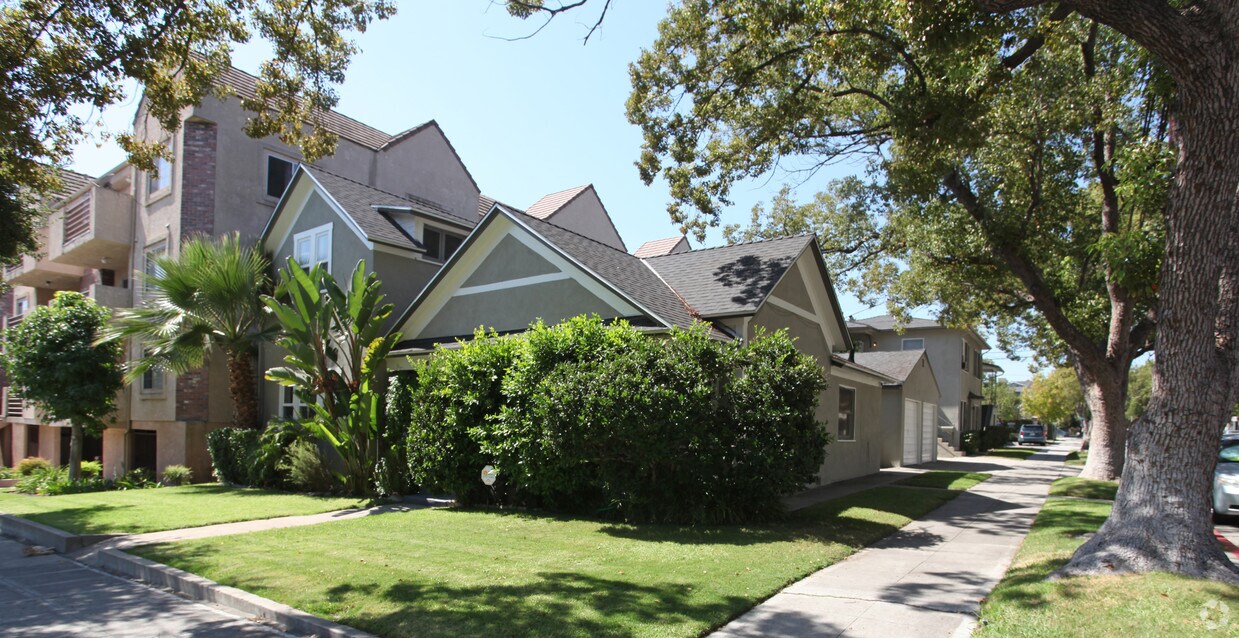 Foto principal - 575 E Olive Ave