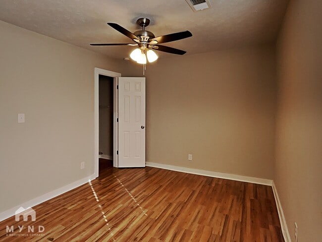 Building Photo - 325 Morris Dr SE
