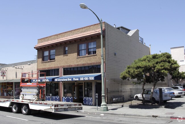 Primary Photo - 2816 International Blvd