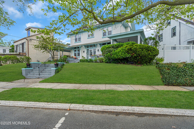 Foto del edificio - 704 8th Ave