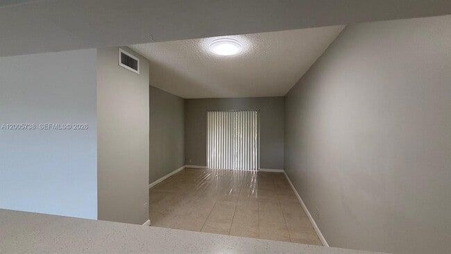 Building Photo - 4010 Lakeside Dr