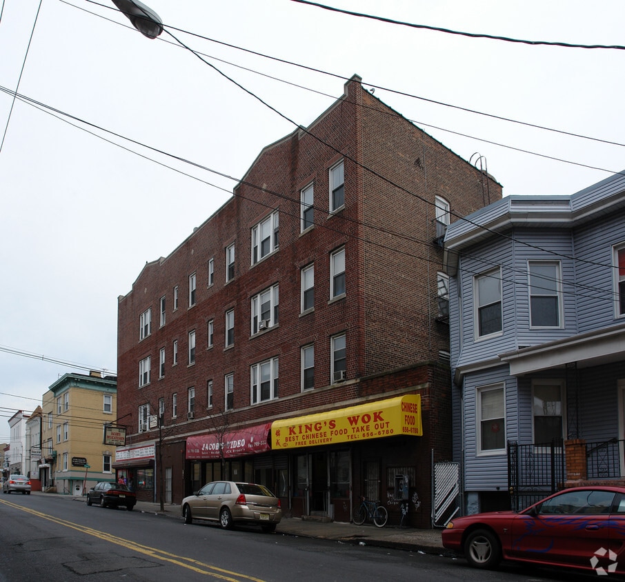 Building Photo - Upgraded Kit., Stainless Steel, Granite, 2...