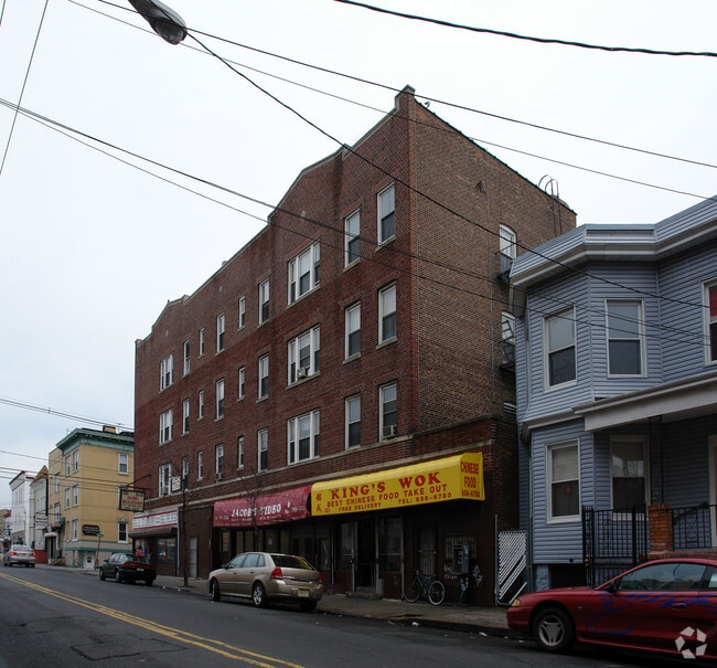 Building Photo - Renovated Kitchen - Make Yourself at Home Here Close to Journal Square