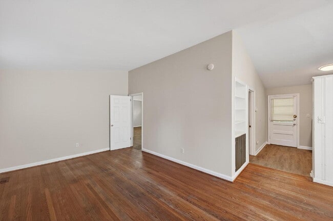 Building Photo - Brick Home AVAILABLE NOW