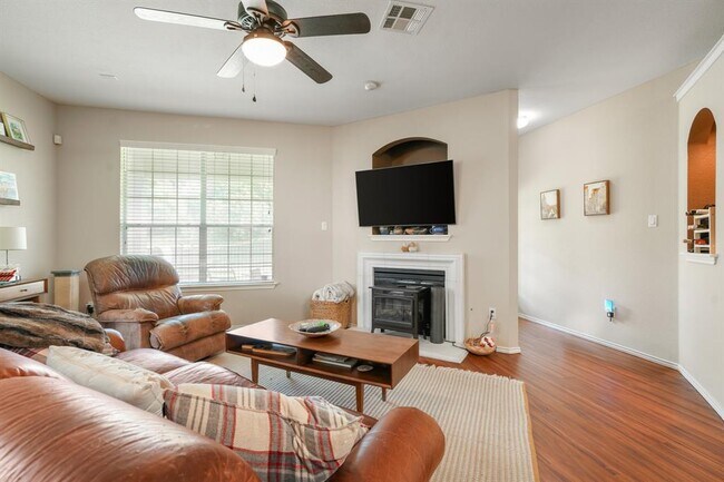 Foto del edificio - 1900 Scofield Ridge Pkwy