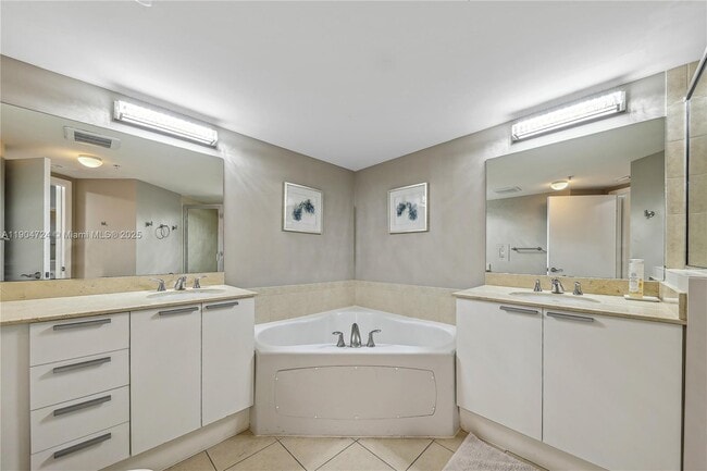 Building Photo - 16699 Collins Ave