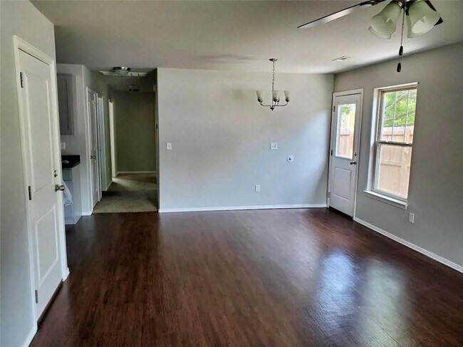 Foto del edificio - 1743 E Central St