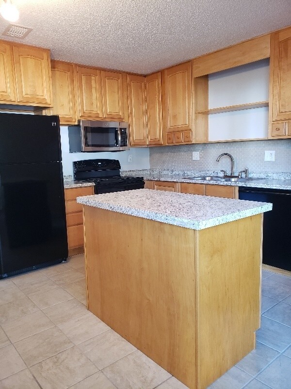 Foto del edificio - 2087 Oak Meadow Cir