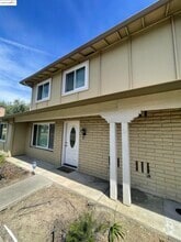 Building Photo - 35 Fountainhead Ct