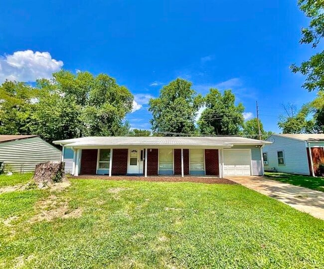 Building Photo - 205 Primrose Ln