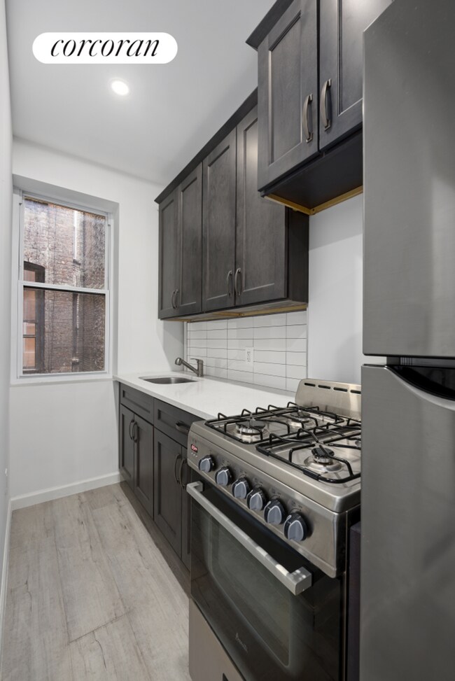 Foto del edificio - 229 E 11th St