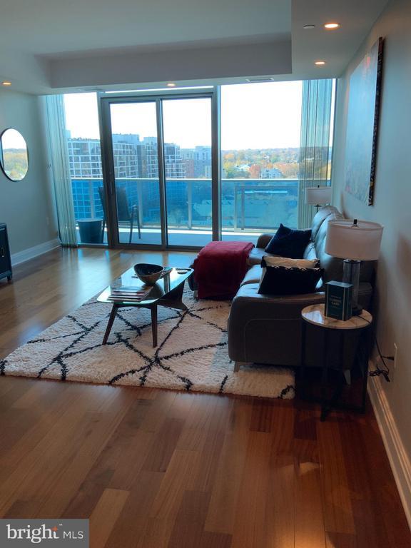 Foto del edificio - 1881 N Nash St