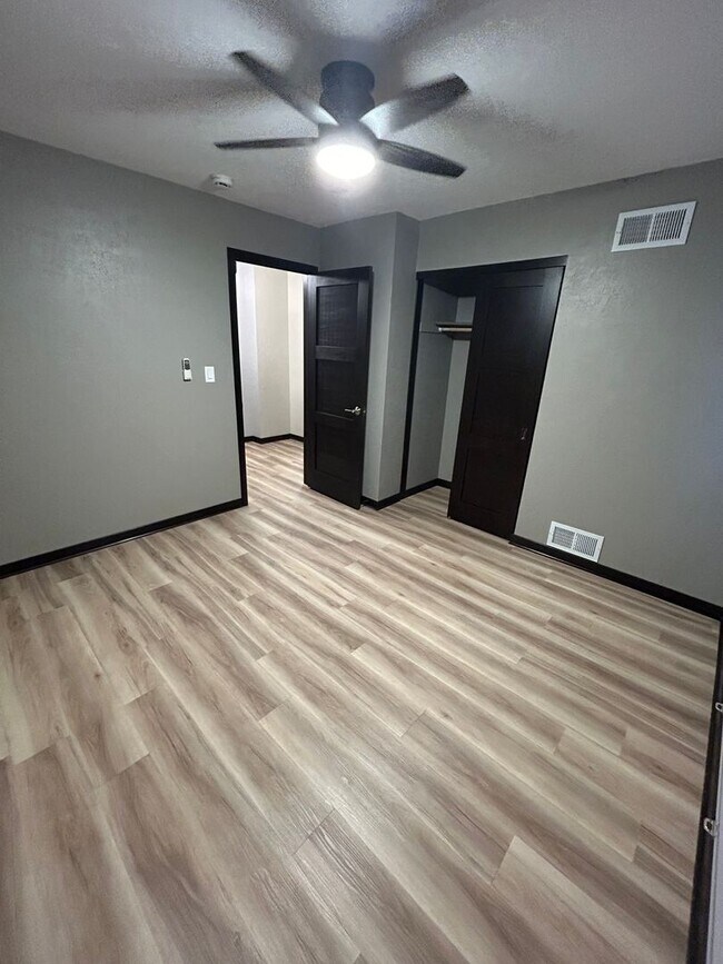 Foto del edificio - 112-114 Kilps Court West (Duplex)