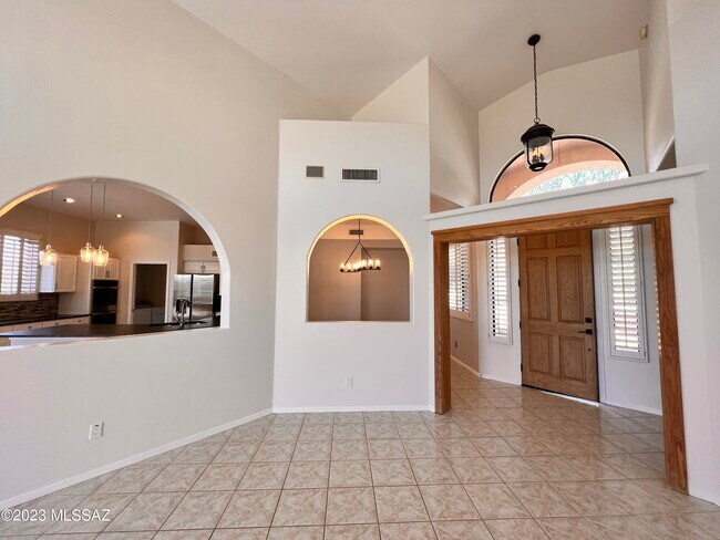 Building Photo - 10123 N Alder Spring Dr