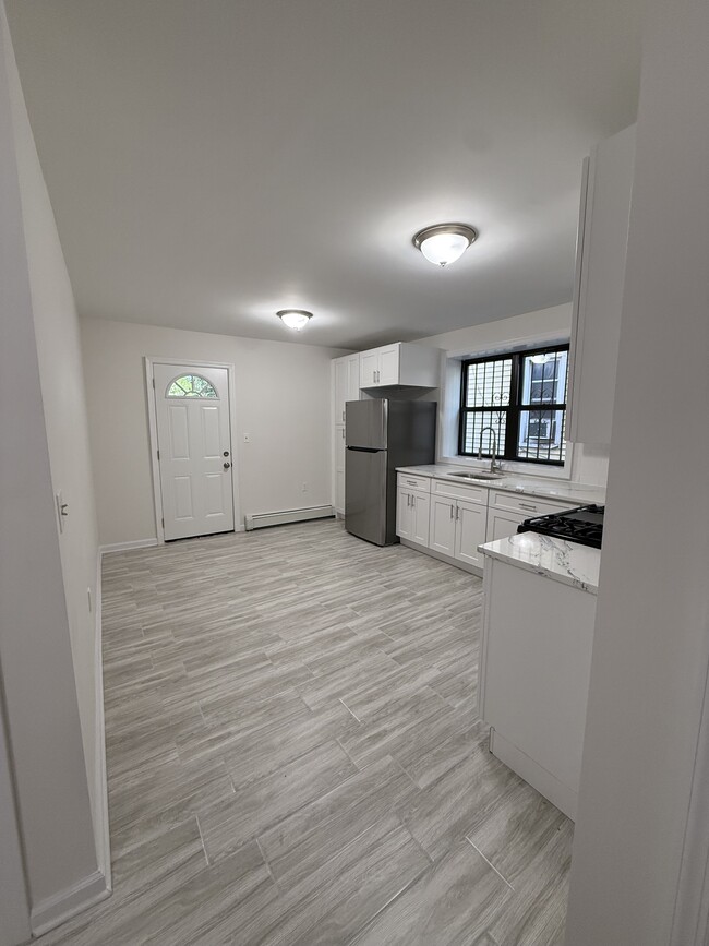 Building Photo - 1207 30th Dr