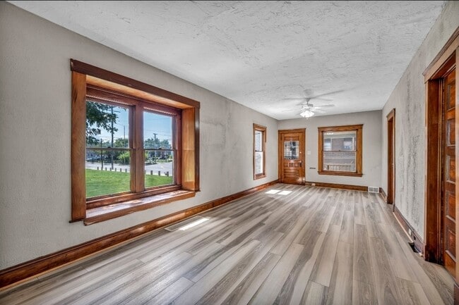 Foto del edificio - 1261 E 123rd St