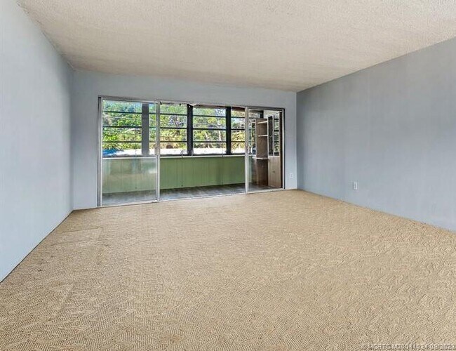 Building Photo - 1212 NE 14th Ct