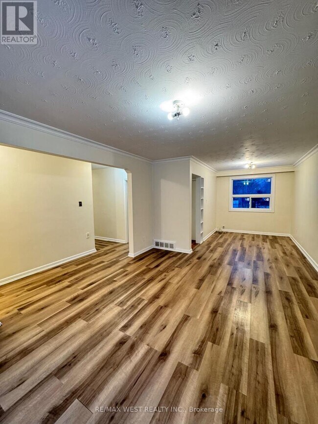 Photo du bâtiment - 410 Becker Rd