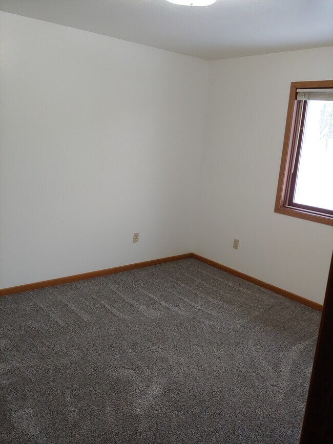 Building Photo - 424 Norwood Dr