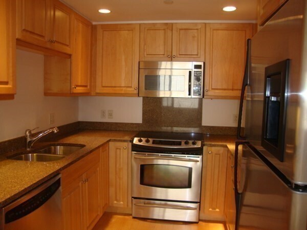 Primary Photo - 9 Bowdoin St