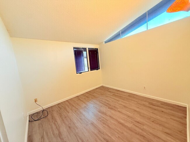 Foto del edificio - 401 N Lupine St