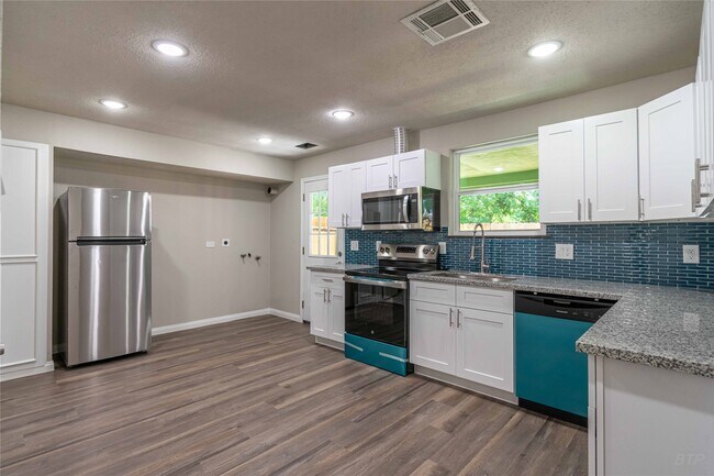 Foto del edificio - 7921 Cook Rd