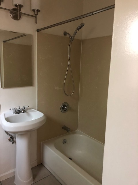 Building Photo - Greentree Apartments