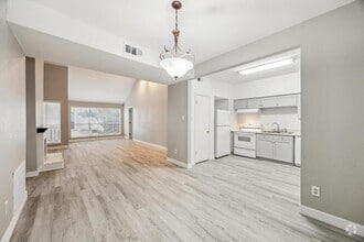 Building Photo - 2100 Tanglewilde St