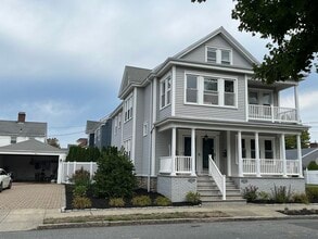 Building Photo - 403-405-405 W Clinton St