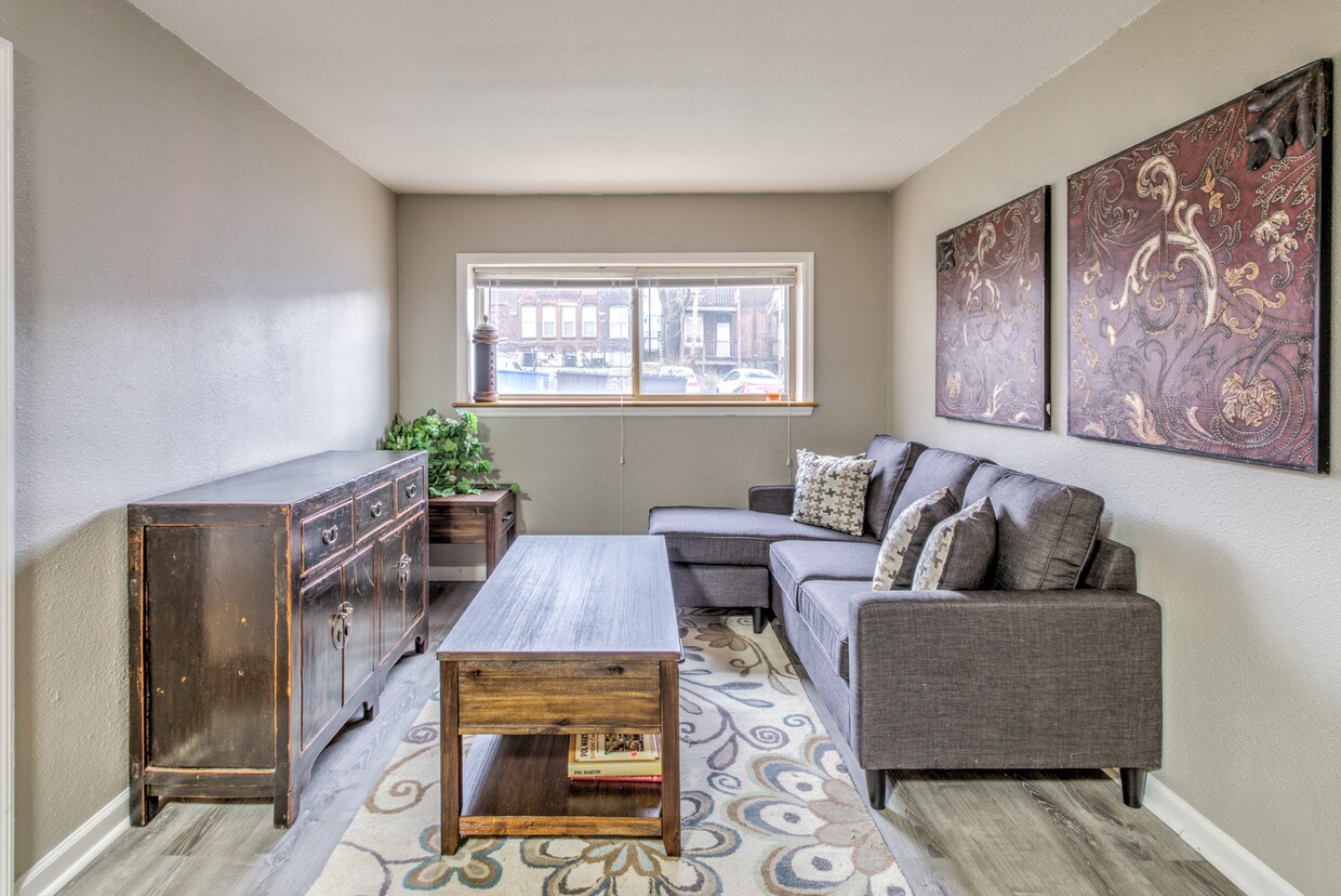 Primary Photo - 3850 Park Ave