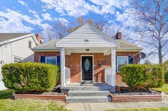Building Photo - 5914 Lantana Ave