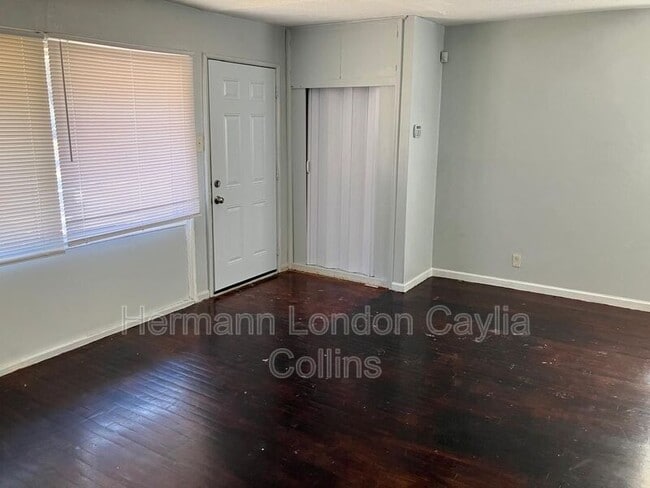 Building Photo - 9839 Medford Dr